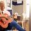 Cómo aprender a tocar la guitarra: en qué consiste la formación