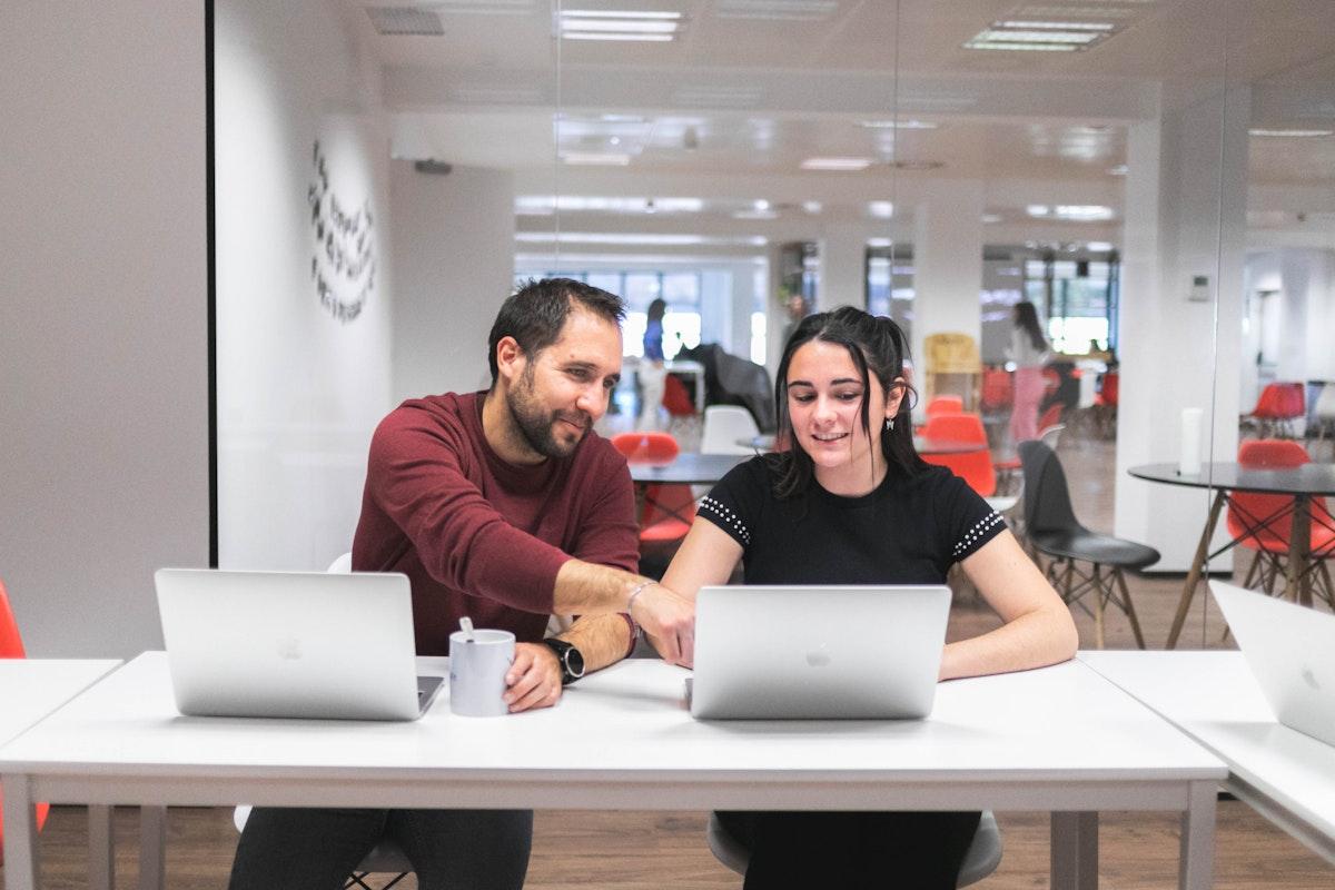 trabajar como becario