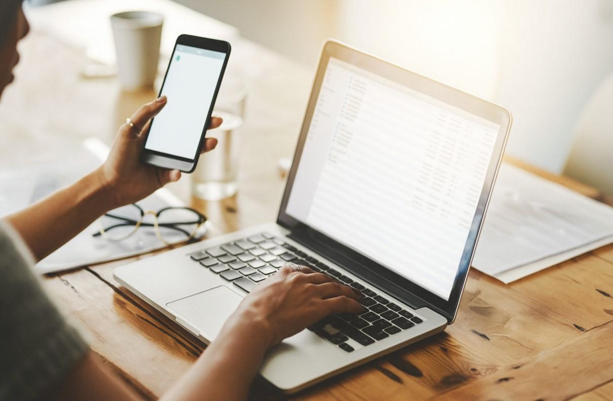 gastos deducibles en el IRPF por móvil y ordenador