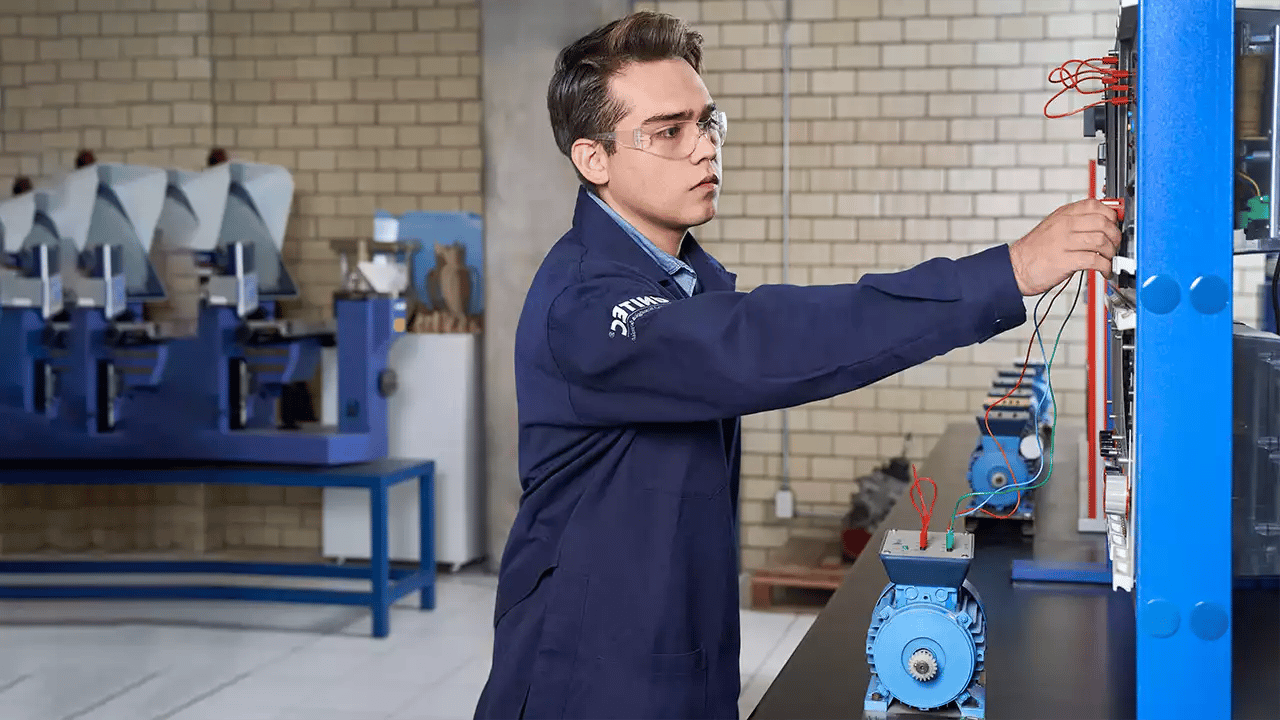 Estudios de Mecatrónica a distancia Estudios de Mecatrónica a distancia