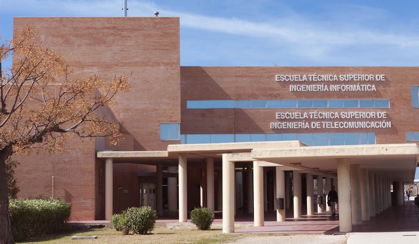 Titulaciones y departamentos en escuela de ingeniería Titulaciones y departamentos en escuela de ingeniería