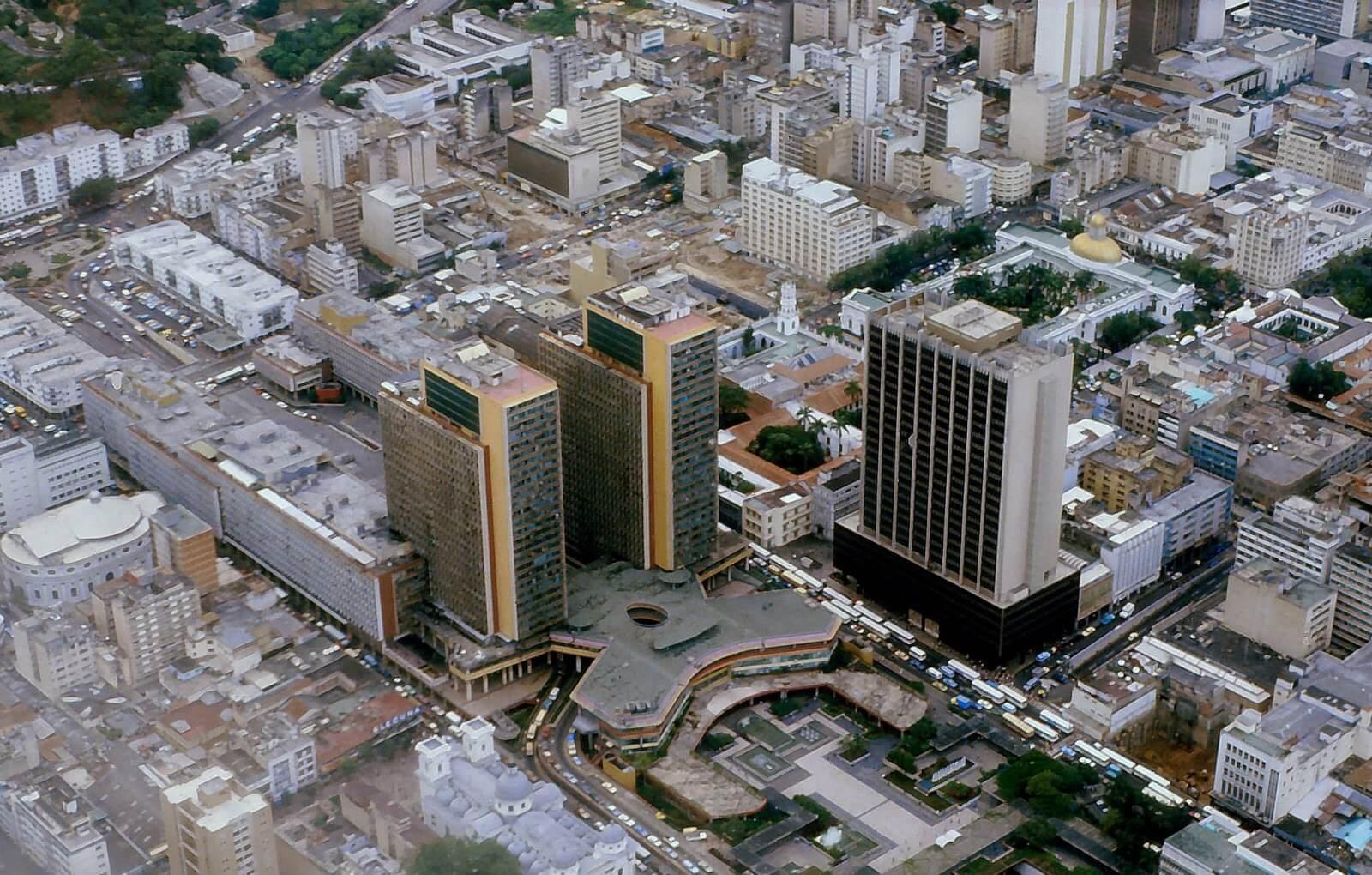 Ciudad sostenible con zonas verdes Ciudad sostenible con zonas verdes