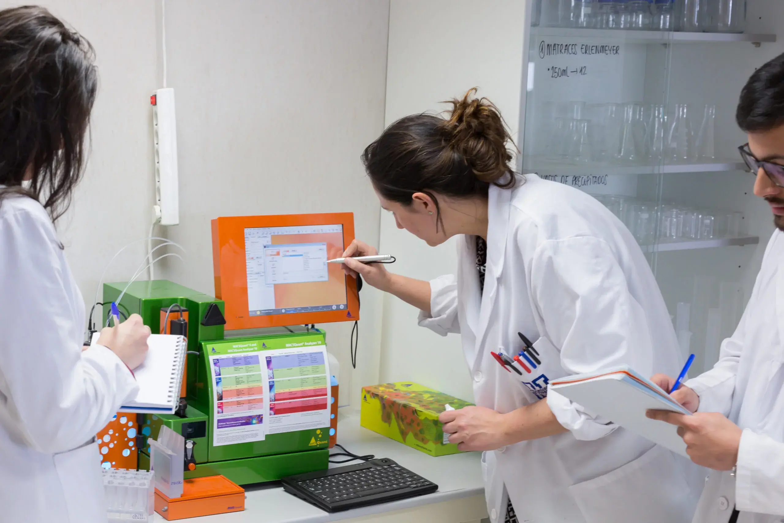 Estudiantes de Farmacia en la universidad Estudiantes de Farmacia en la universidad