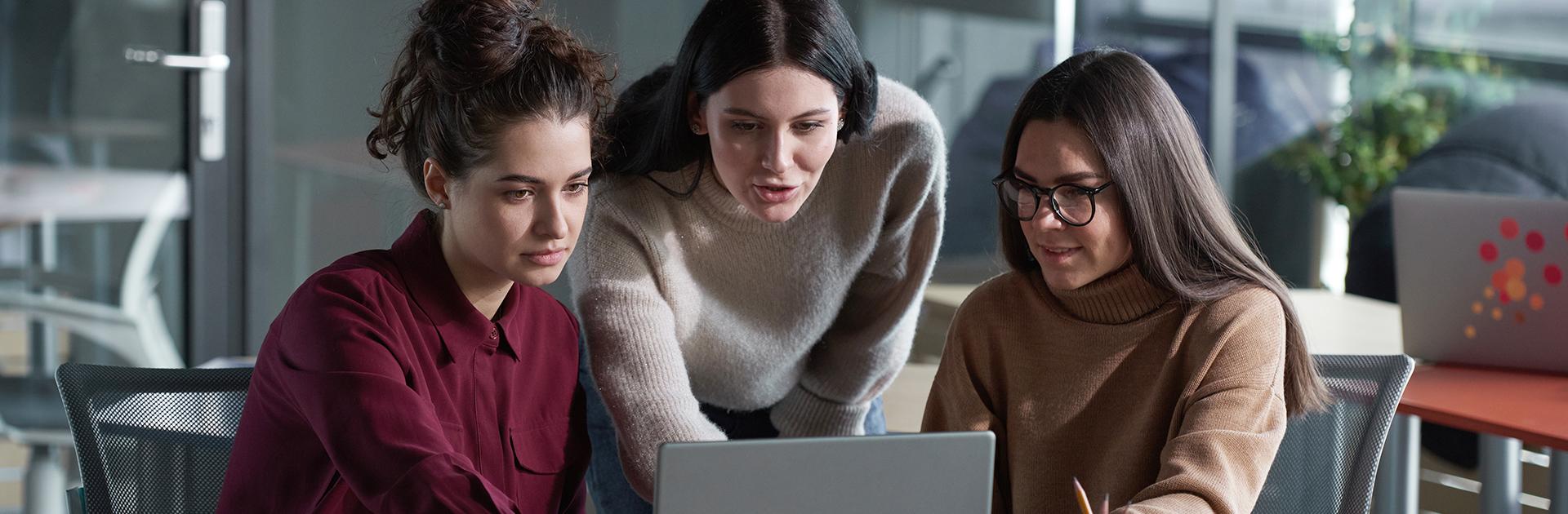 Copywriter trabajando Profesional de copywriting