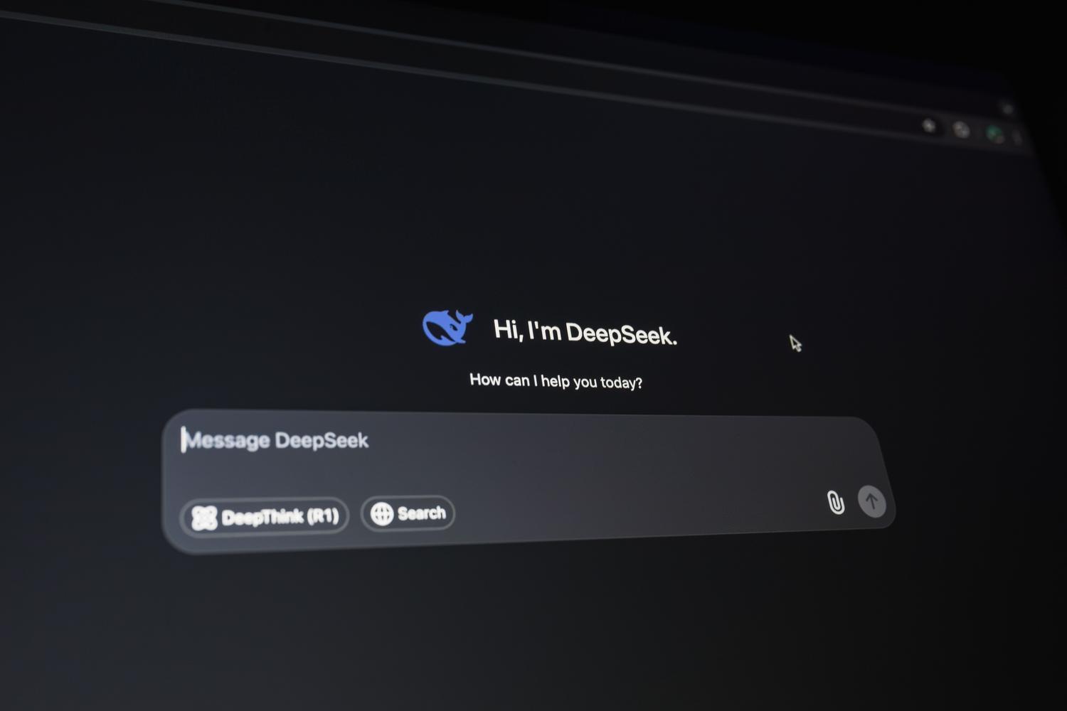Primer plano de una pantalla digital con una interfaz de asistente de IA, representando la tecnología avanzada. Primer plano de una pantalla digital con una interfaz de asistente de IA, representando la tecnología avanzada.