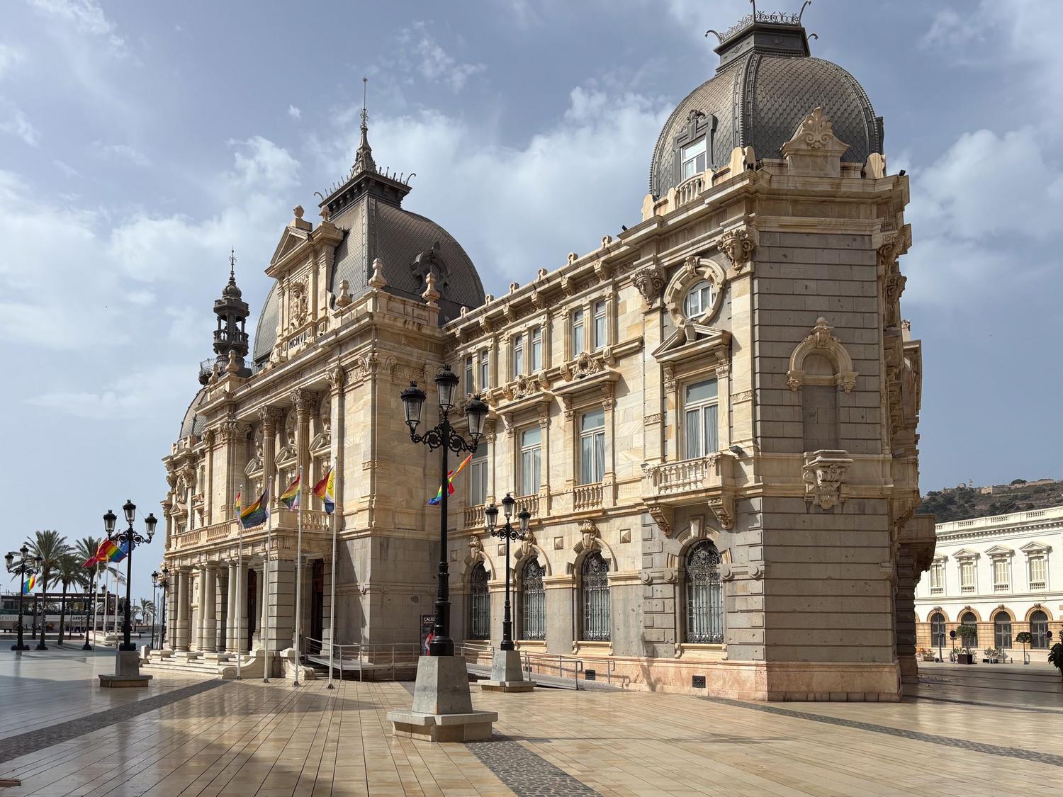 Edificio de un ayuntamiento representando la administración local y las entidades municipales. Edificio de un ayuntamiento representando la administración local y las entidades municipales.