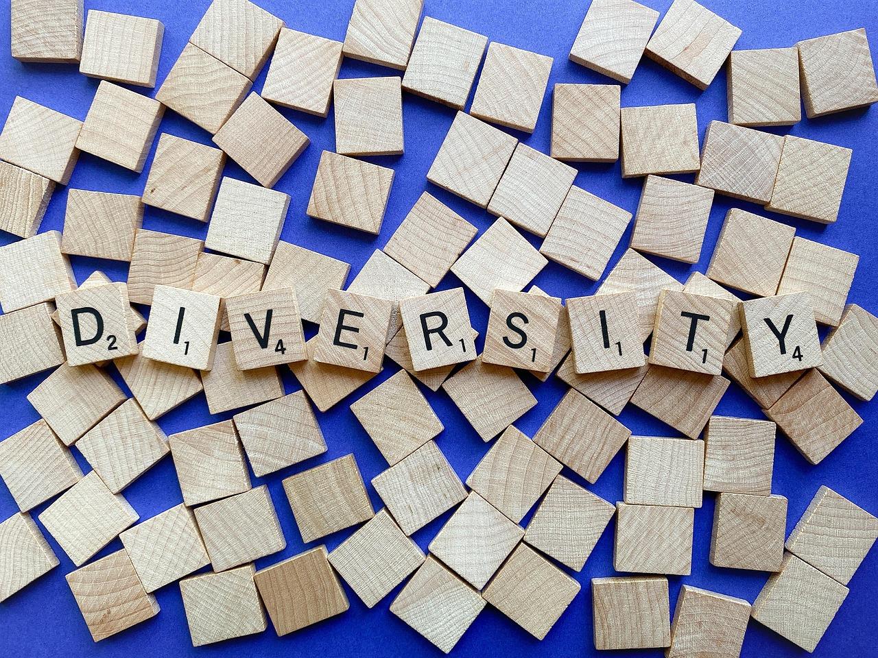 Grupo diverso de personas de diferentes etnias representando la multiculturalidad y la integración social en la sociedad actual Grupo diverso de personas de diferentes etnias representando la multiculturalidad y la integración social en la sociedad actual