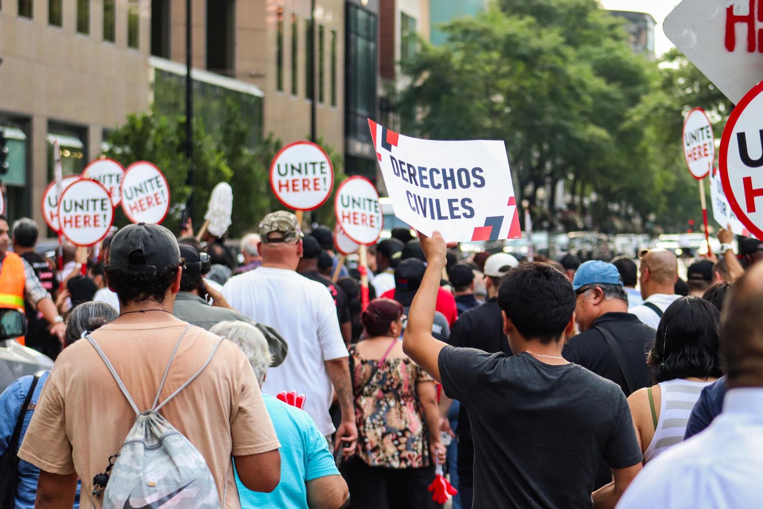 Massive demonstration for labor rights in the city, illustrating the collective and union struggle. Massive demonstration for labor rights in the city, illustrating the collective and union struggle.