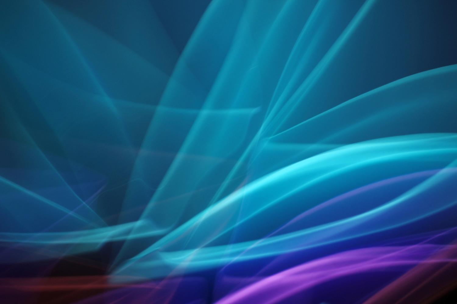 Composición abstracta de ondas de luz coloridas, haciendo referencia al concepto físico de xirp o chirp en el procesamiento de señales. Composición abstracta de ondas de luz coloridas, haciendo referencia al concepto físico de xirp o chirp en el procesamiento de señales.