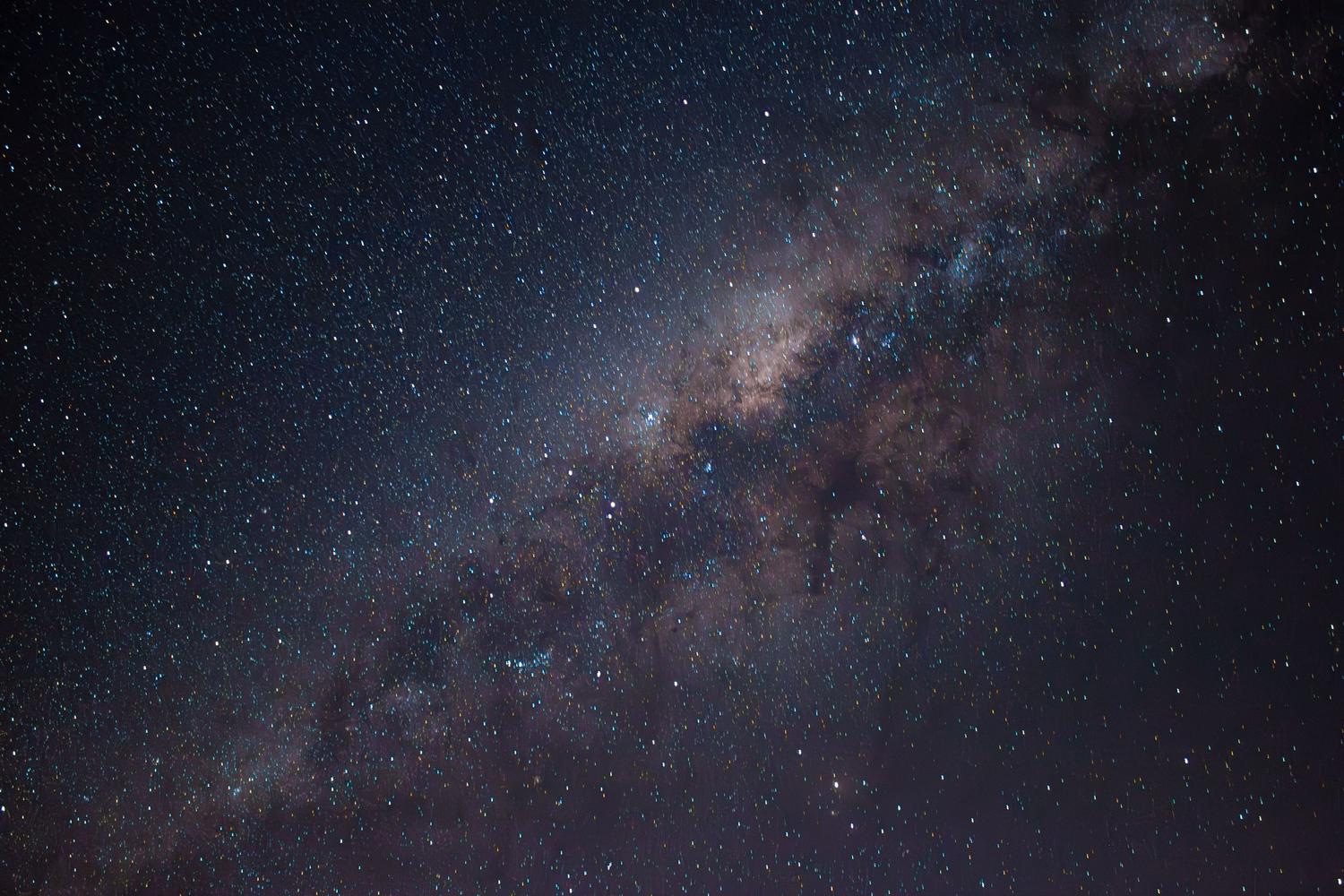 Vista detallada de la Vía Láctea y el espacio profundo, representando los engranajes ocultos de la existencia y la arquitectura de la realidad. Vista detallada de la Vía Láctea y el espacio profundo, representando los engranajes ocultos de la existencia y la arquitectura de la realidad.