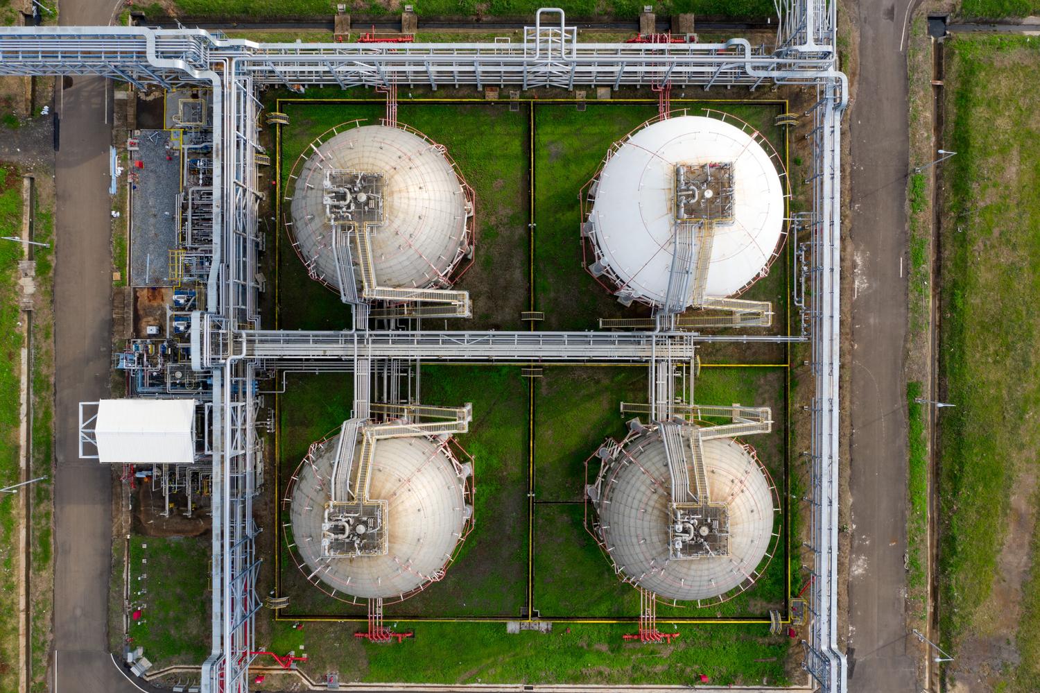 Industrial biomethanization infrastructure with spherical storage tanks and a complex network of pipelines for gas transport. Industrial biomethanization infrastructure with spherical storage tanks and a complex network of pipelines for gas transport.